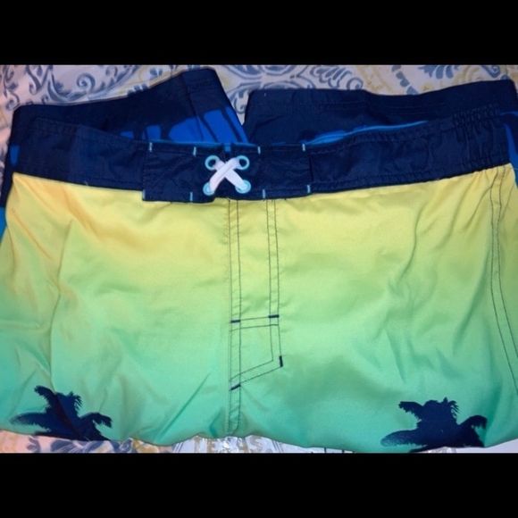 π HP π NWT NEWβ Boys' Neon Sharks Swim Trunks - Picture 7 of 7